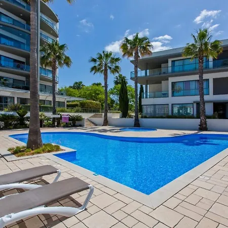 Seaview Serenity With Pool & Garden 아파트