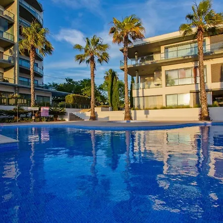 Seaview Serenity With Pool & Garden 아파트