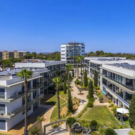 Апартаменты Seaview Serenity With Pool & Garden