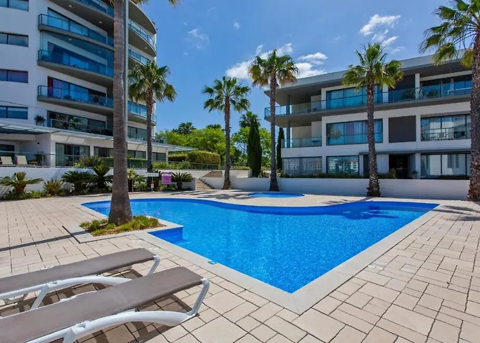 Seaview Serenity With Pool & Garden 아파트