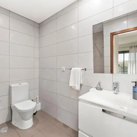 Seaview Serenity With Pool & Garden شقة