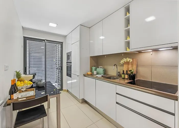 Appartement Seaview Serenity With Pool & Garden Quarteira